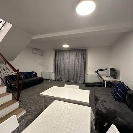 Joygate Entire Villa Отопени Екстериор снимка