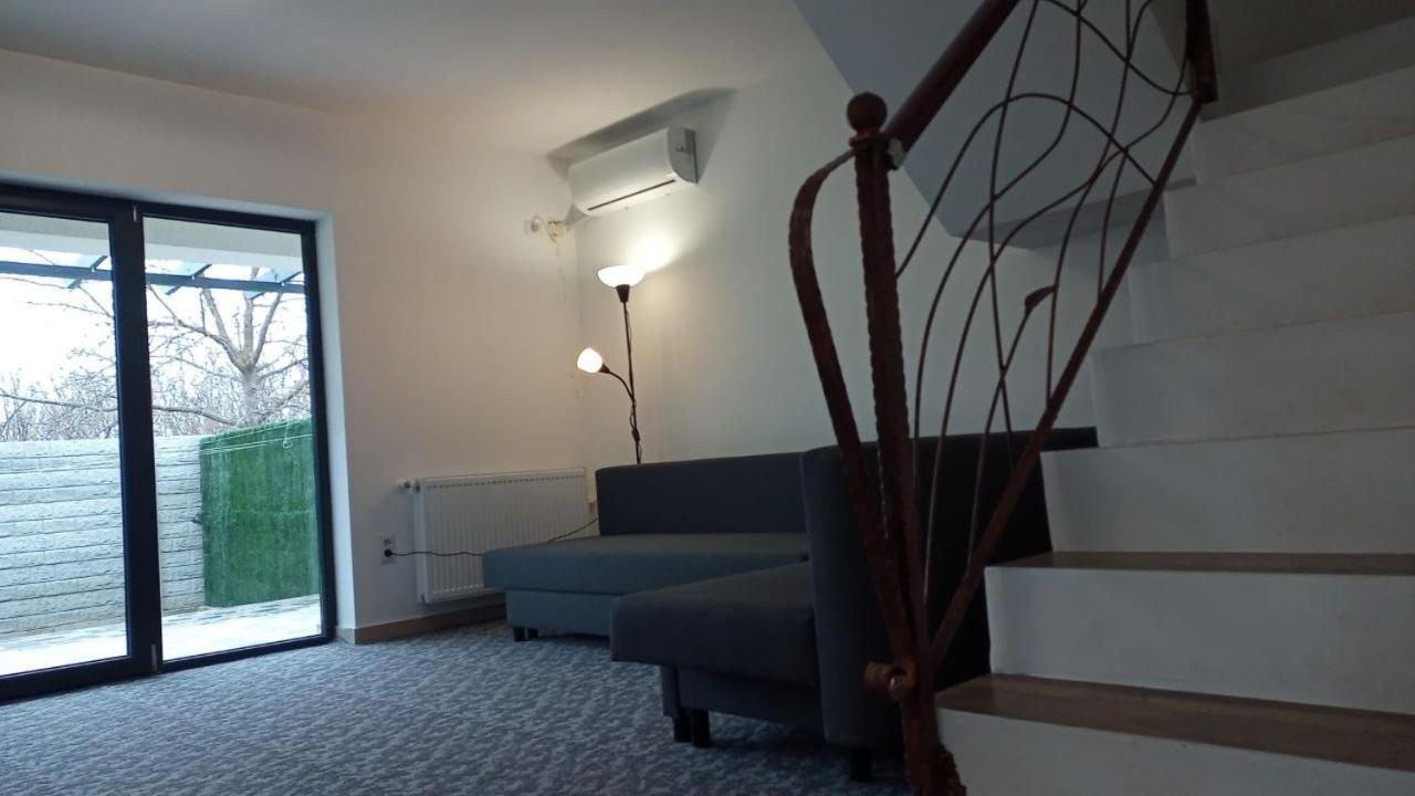 Joygate Entire Villa Отопени Екстериор снимка