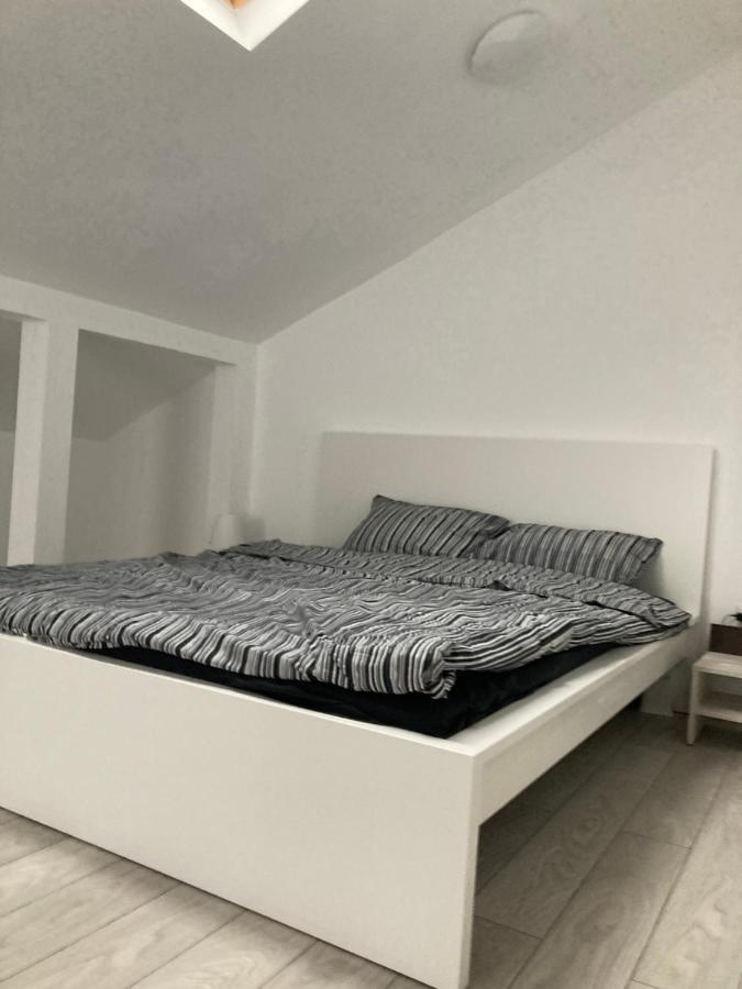 Joygate Entire Villa Отопени Екстериор снимка