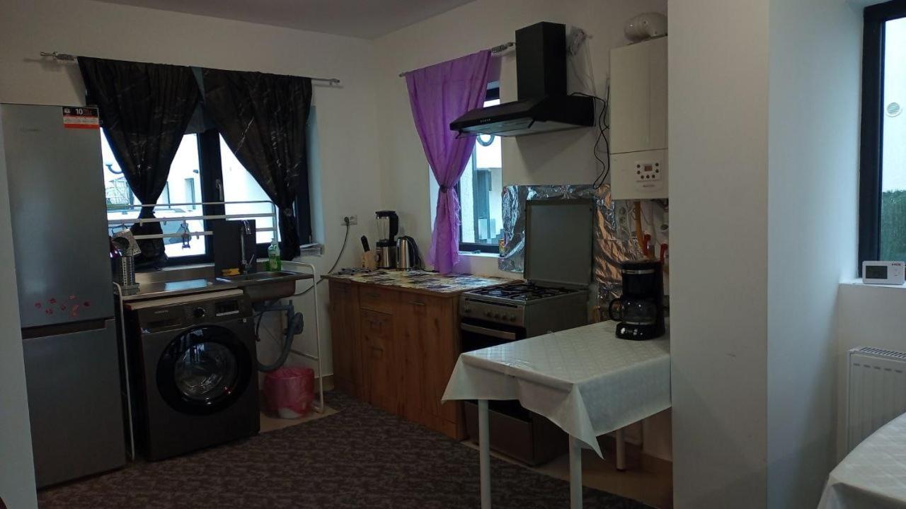 Joygate Entire Villa Отопени Екстериор снимка