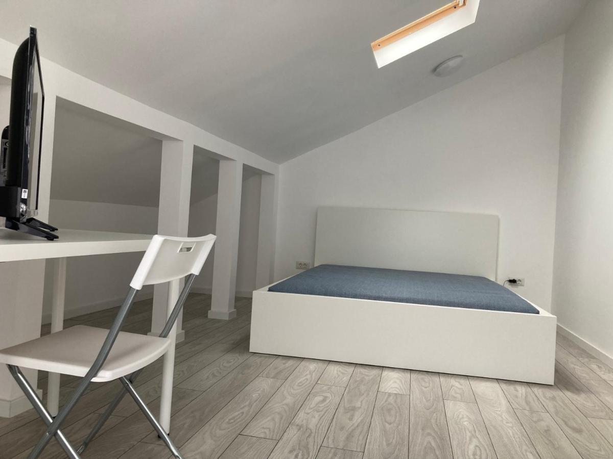 Joygate Entire Villa Отопени Екстериор снимка
